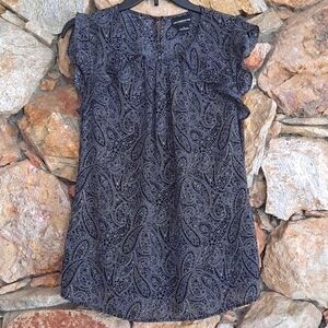 Liz Claiborne Career Back and White Paisley Pattern Sleeveless Blouse S Small